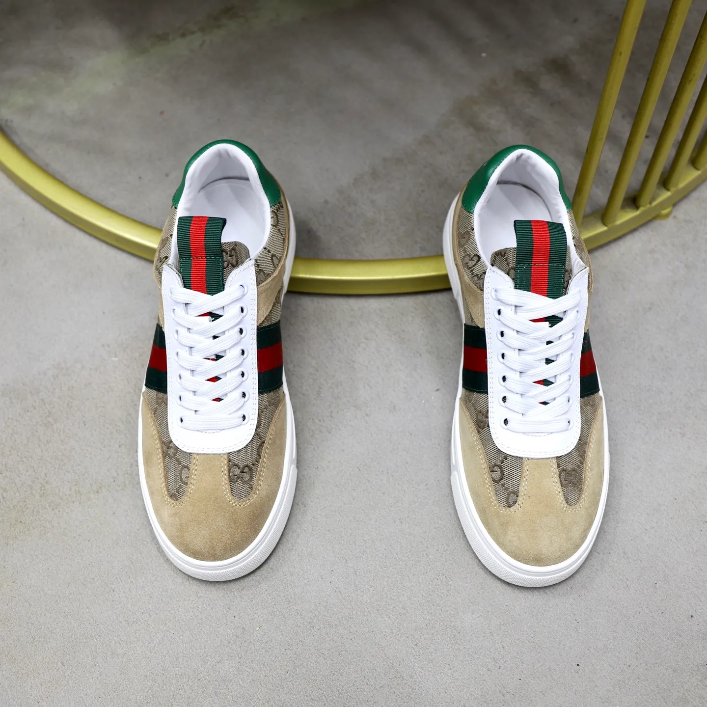 Ex-factory price: 440💰🙅‍♂️🙅‍♂️🙅‍♂️ Brand: GUCCI Standard code: 38-44 (45 customized) Grade: Same as the official website Material: Original material splicing Comfortable and breathable lining Lightweight and wear-resistant sports outsole Style category: Men's fashionable casual shoes Running sneakers Distinguished luxury brand elements Top luxury Color: actual picture color